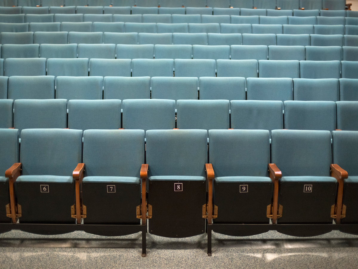 GettyImages-poltrone-cinema-teatro