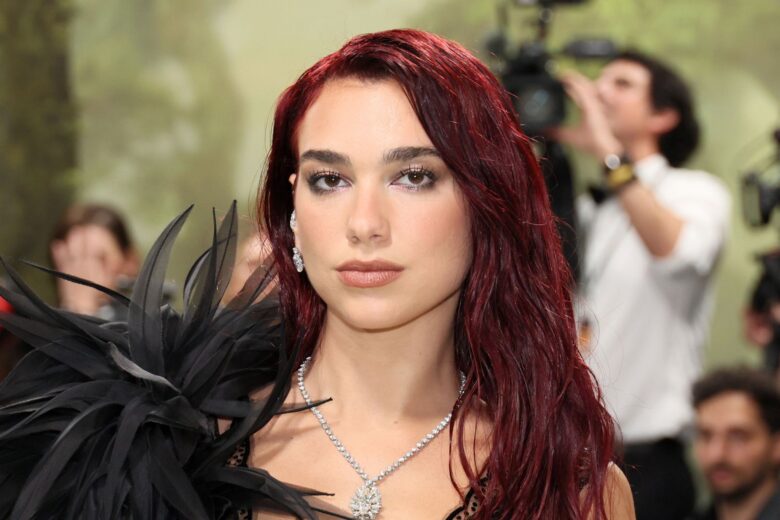 Avete i capelli neri e volete dare un tocco di rosso? Ecco le celeb e i tagli a cui ispirarvi