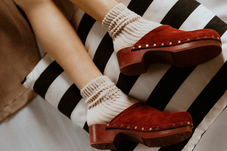 Scholl e Issimo lanciano un’edizione limitata di clogs perfetta per l’inverno (sì, anche per la party season)