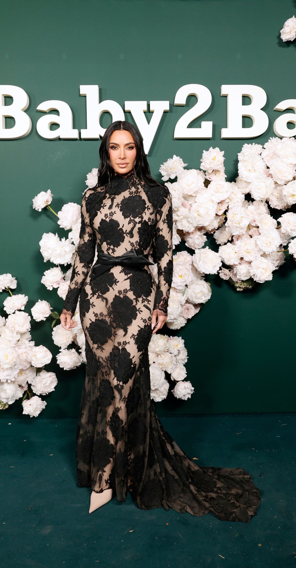 ok _Kim Kardashian attends 2023 Baby2Baby Gala Presented By Paul Mitchell at Pacific Design Center