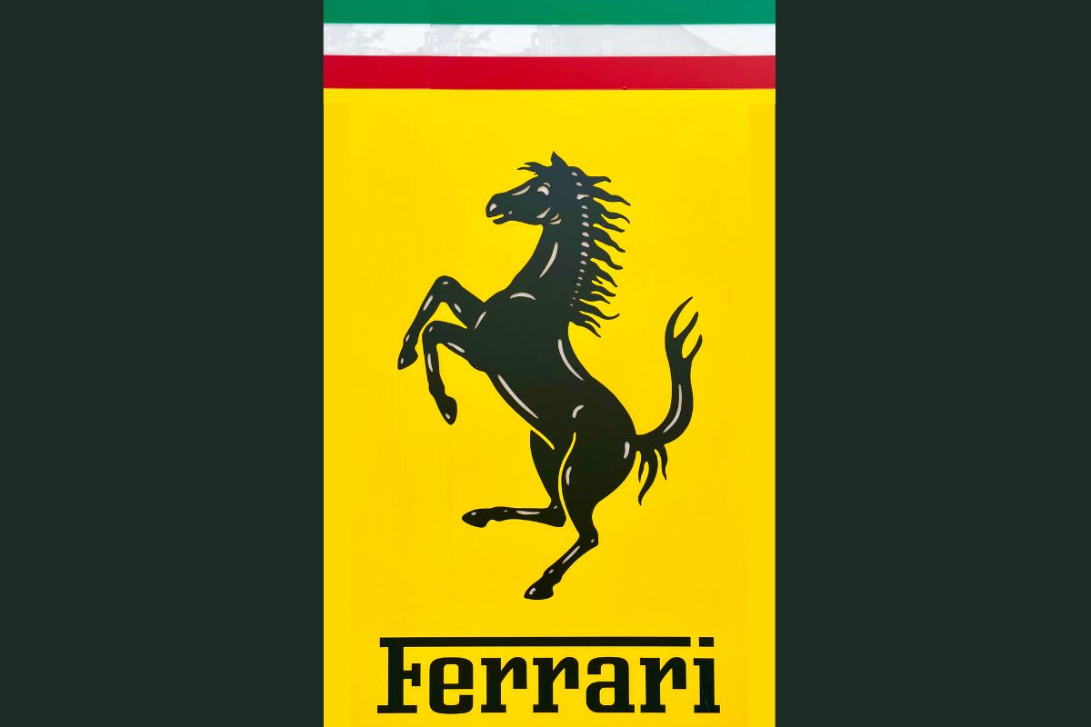 Maranello Clutch Ferrari (7)