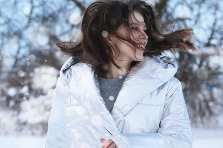 Come prendersi cura dei capelli in inverno: i migliori consigli per l’hair routine quotidiana