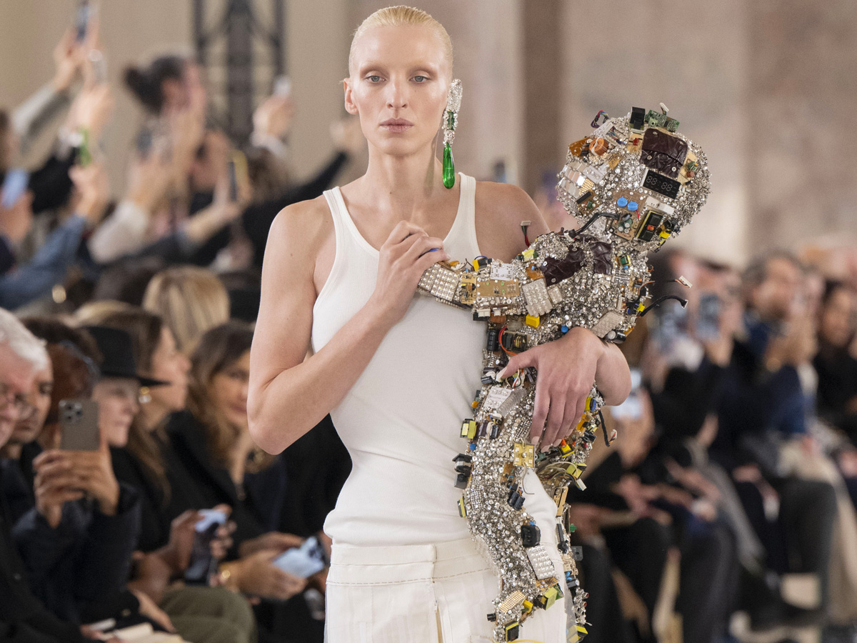 schiaparelli-modella-robot-haute-couture
