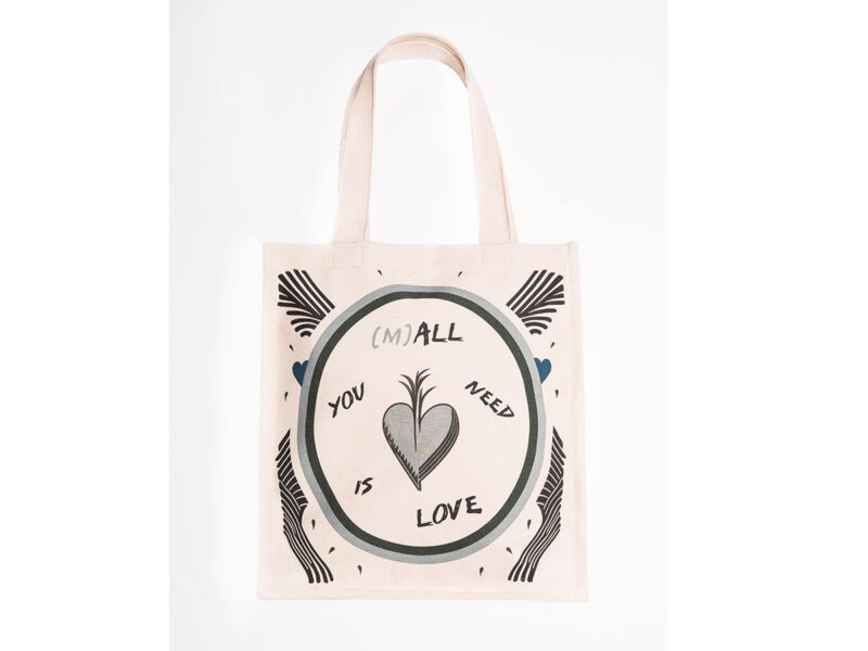shopper Tote heart – The Mall Luxury Outlets