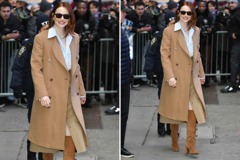 Cappotto cammello, camicia azzurra, stivali in suede: il look di Emma Stone è da copiare al volo