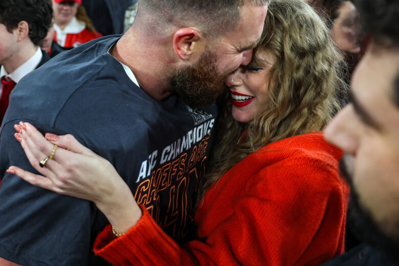 Travis Kelce ha raccontato i dettagli della proposta di matrimonio a Taylor Swift
