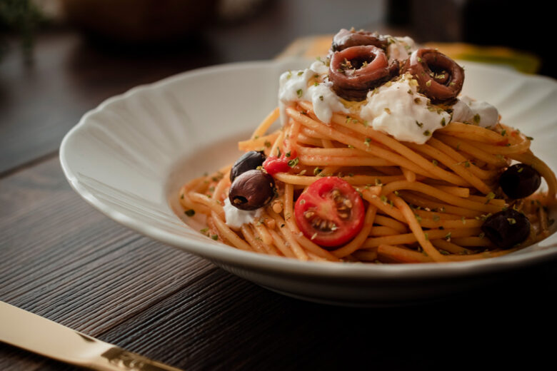 La ricetta da provare nel weekend: gli spaghetti con alici e pane