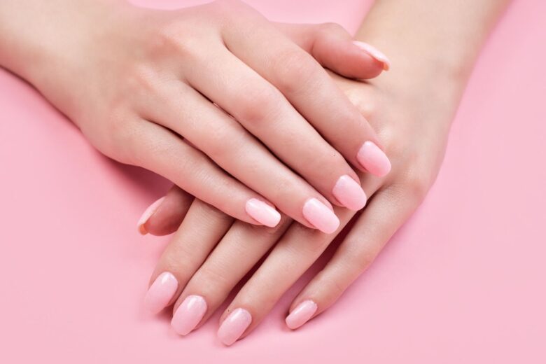 Unghie rosa pastello: ecco la shade bon ton da provare adesso