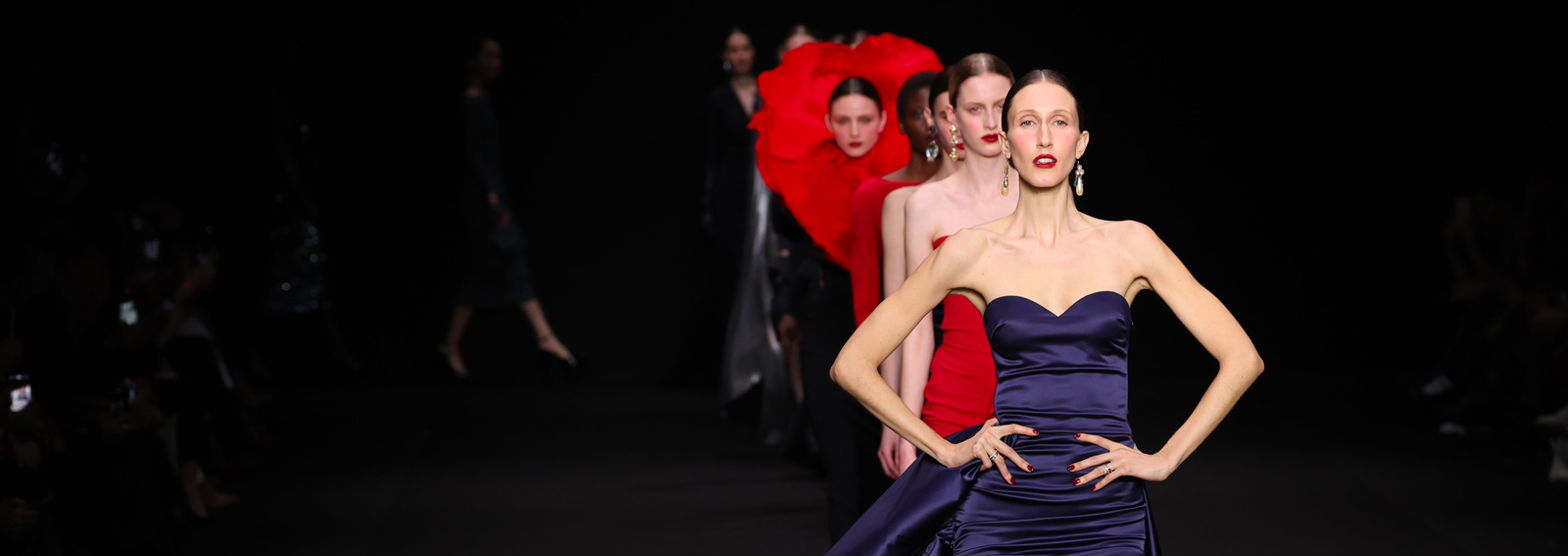 milano-fashion-week-fw24-day5-desk