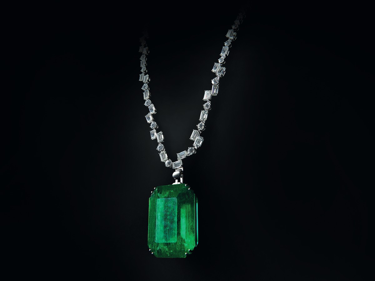 Damiani_Fantasy Cut_the Damiani Green Treasure of Muzo_necklace white gold diamonds and emeralds_3