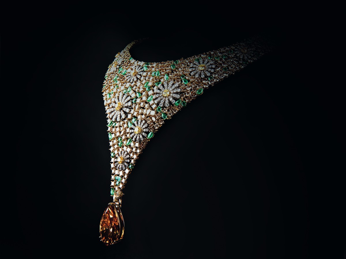 Damiani_Margherita Desert Garden_Necklace gold and fancy diamonds_1