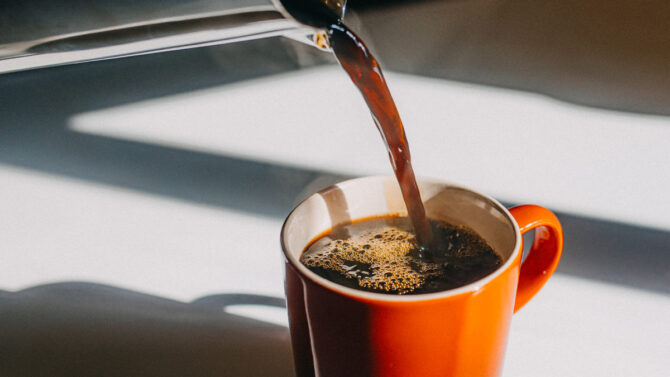 E se vi dicessimo che il caffè può aiutare a dormire meglio?