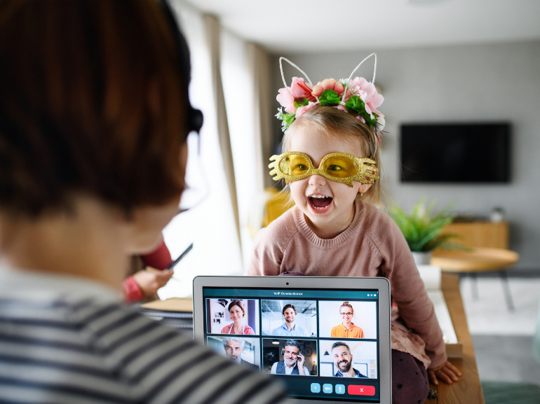 bambina mamma lavoro