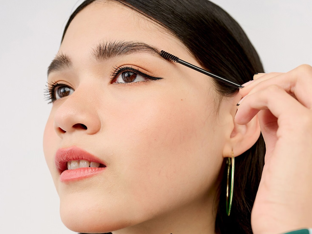 benefit-cosmetics-come-avere-sopracciglia-perfette-tendenze-2024-08