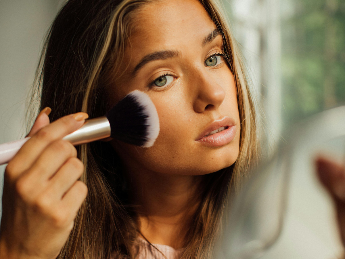 fard-trucco-come-applicare-il-blush-e-i-migliori-2024-03