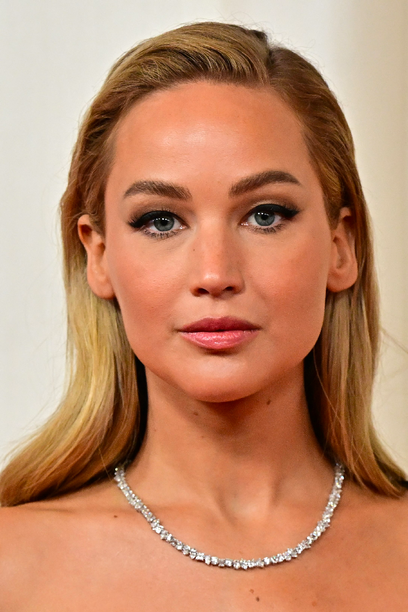 jennifer-lawrence-swarovski-oscar-collier