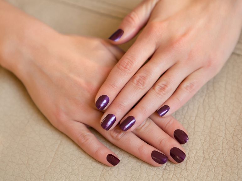 mobile unghie prugna 2024