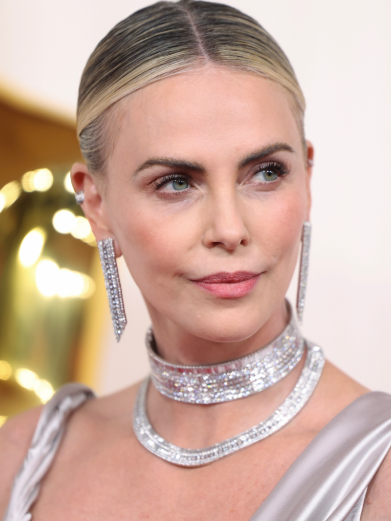 oscar-gioielli-charlize-theron