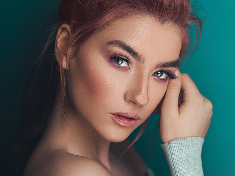 tendenza-trucco-primavera-estate-2024-matita-labbra-come-portarla-cover-mobile