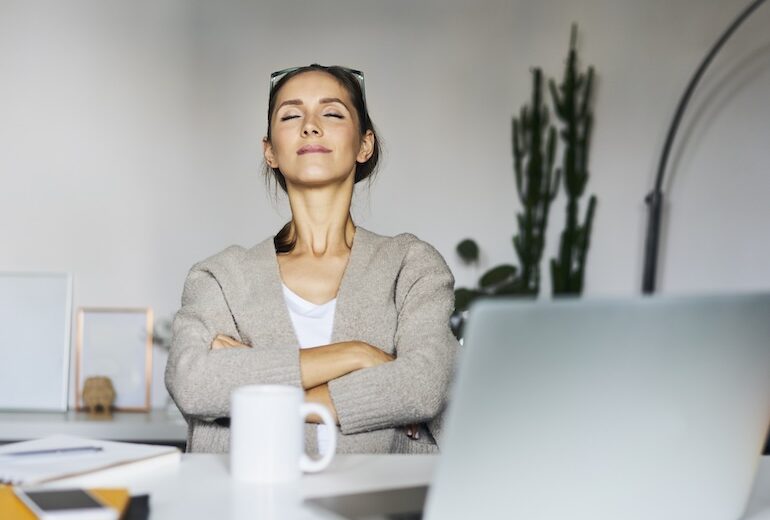 3 tecniche efficaci e immediate per rilassarsi (anche in ufficio) 