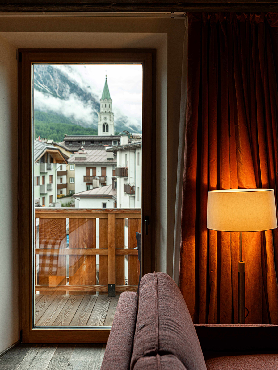 Hotel-de-Len_Cortina
