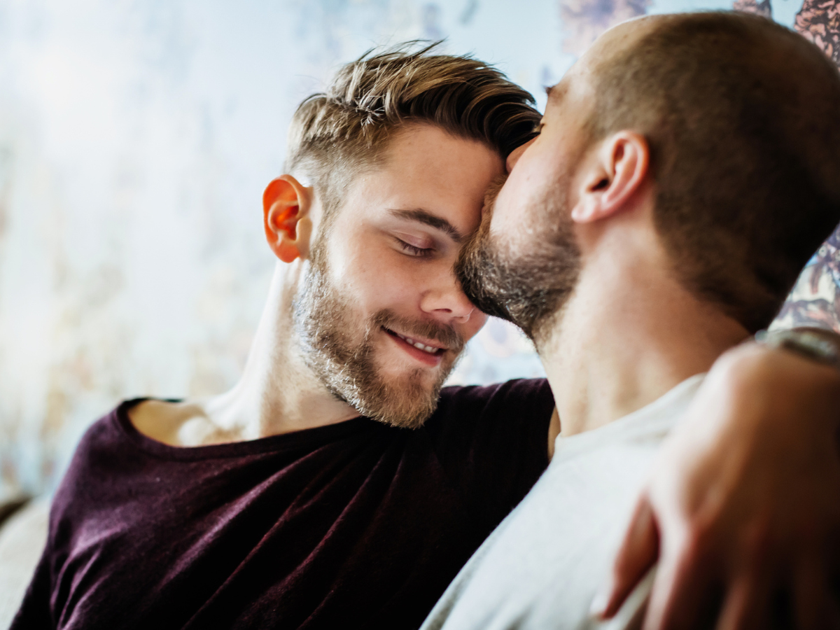 baci intesa coppia uomini