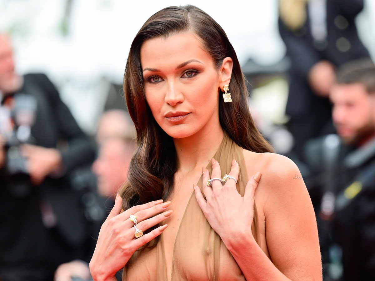 bella-hadid-abito-saint-laurent-cannes