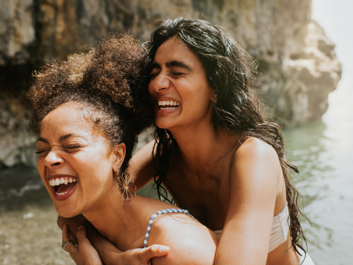 coppia ragazze al mare