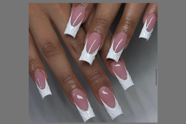 Duck nails anni 2000: la manicure statement è tornata!