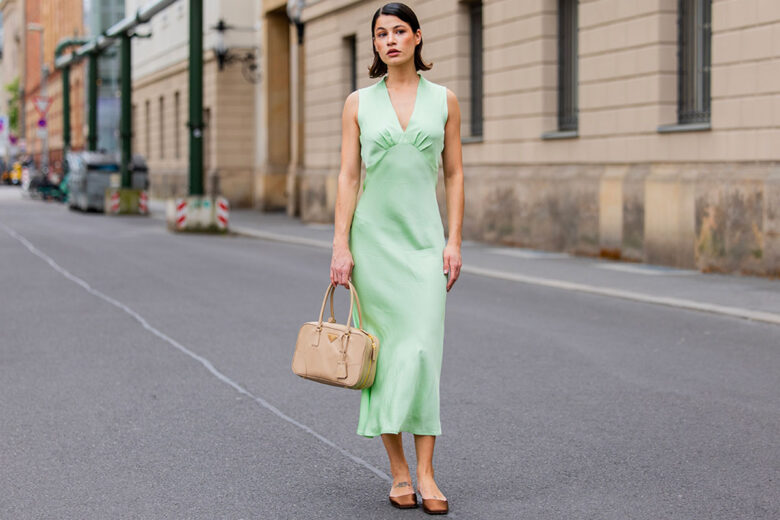 Vestiti satin a prova di cerimonia ne abbiamo? Ecco le nostre varianti preferite per la PE