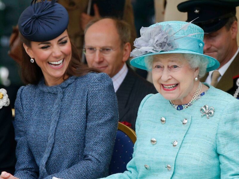 kate middleton regina elisabetta hero