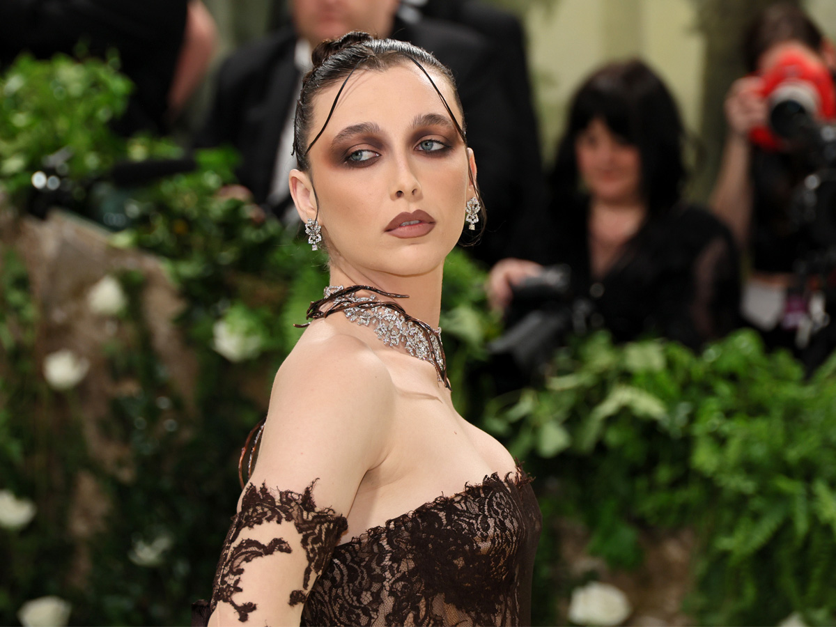 met-gala-tendenze-capelli-acconciature-estate-2024-caschetti-ciuffi-flip-star-02