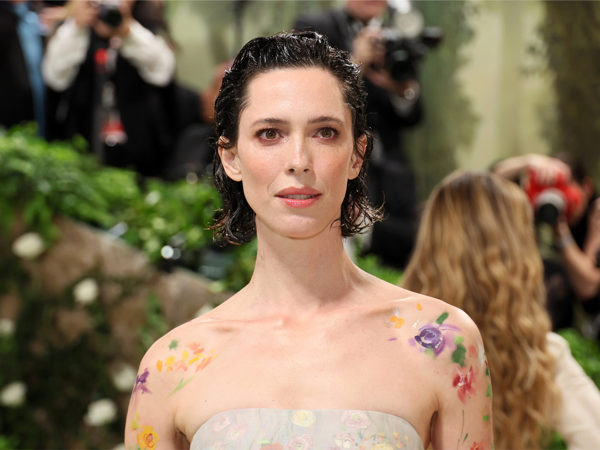met-gala-tendenze-capelli-acconciature-estate-2024-caschetti-ciuffi-flip-star-04