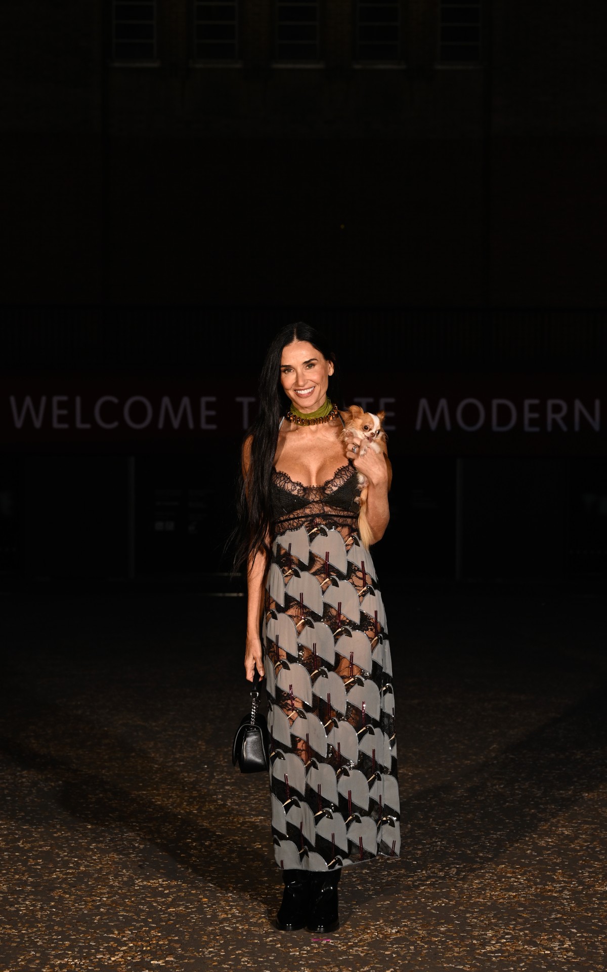 ok GucciCruise2025_Arrivals_Demi_Moore