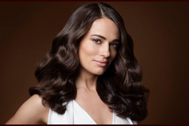 Ombretto per capelli: il nuovo must per mascherare la ricrescita e creare volume