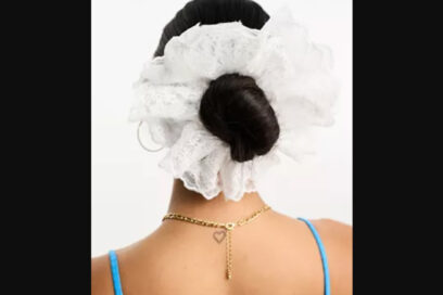 scrunchie-oversize-acconciature-capelli-maxi-elastico-tendenza-estate-2024-02