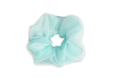 scrunchie-oversize-acconciature-capelli-maxi-elastico-tendenza-estate-2024-03