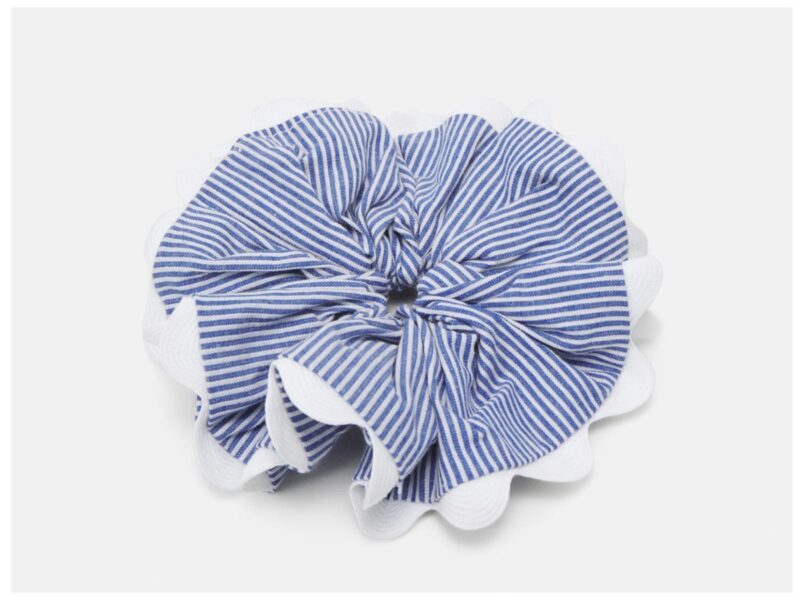 scrunchie-oversize-acconciature-capelli-maxi-elastico-tendenza-estate-2024-10