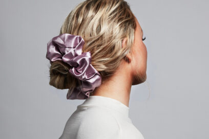 scrunchie-oversize-acconciature-capelli-maxi-elastico-tendenza-estate-2024-13