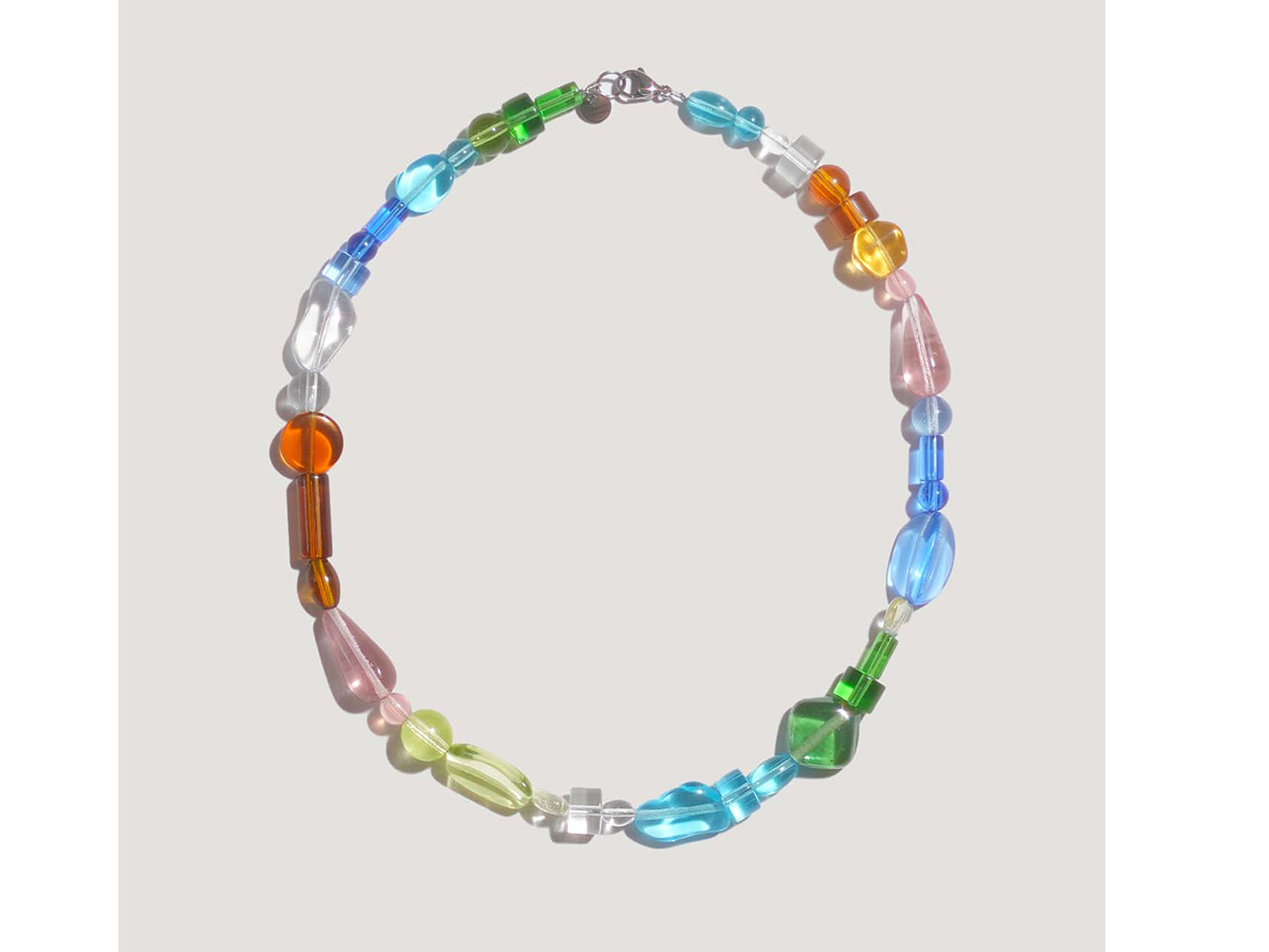 Collanina-realizzata-con-perline-di-vetro-colorato-vintage-in-misure-e-forme-differenti-COLLANINE-COLORATE