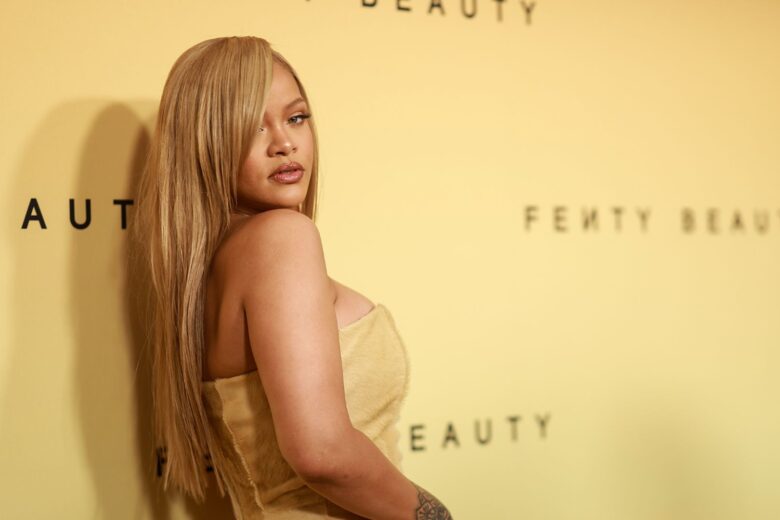 Rihanna lancia una linea per capelli (e siamo tutti curiosi di provarla)