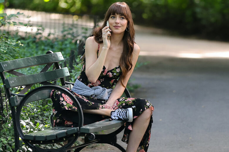 Dakota, così però ci tenti 3 volte tanto…anzi, 4! Alzi la mano chi non vorrebbe copiare subito questi look