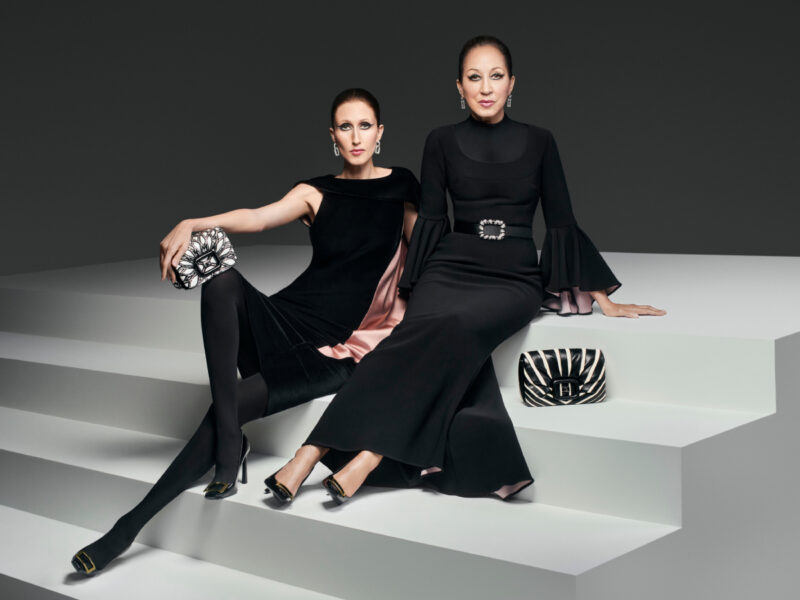 Roger Vivier_FW2425_Main Campaign_Pat et Anna Cleveland_3