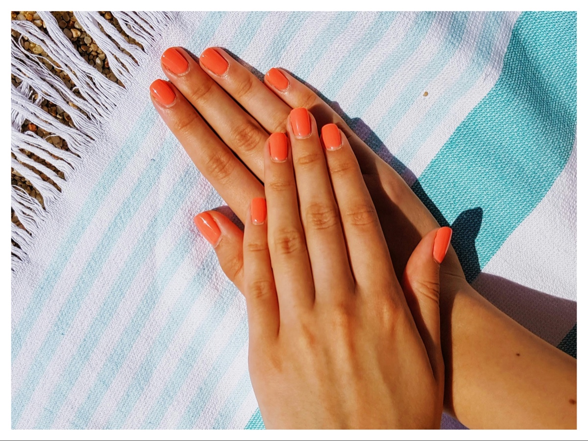 come rimuovere smalto gel a casa 1