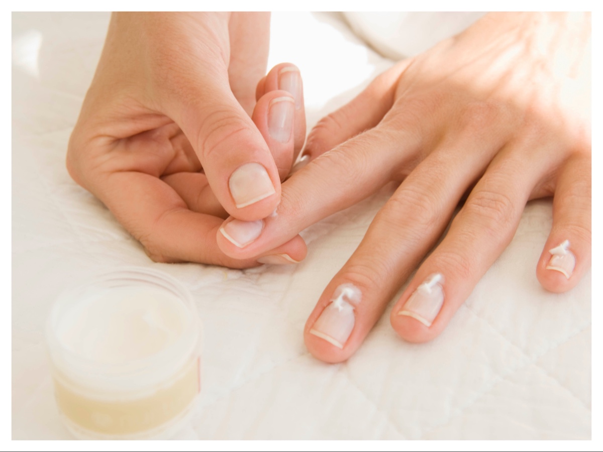 come rimuovere smalto gel a casa 3