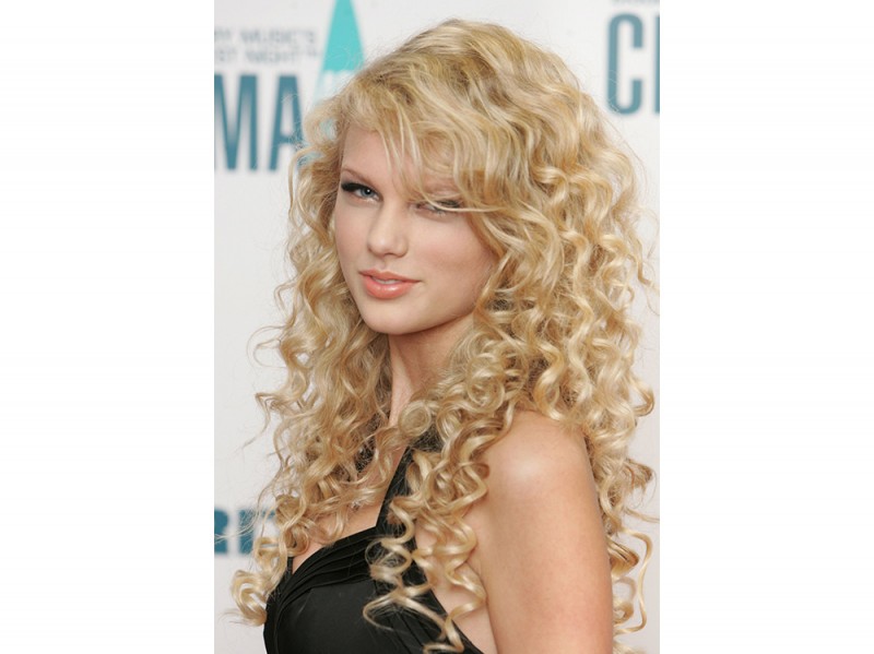 taylor-swift-evoluzione-beauty-01-800×599