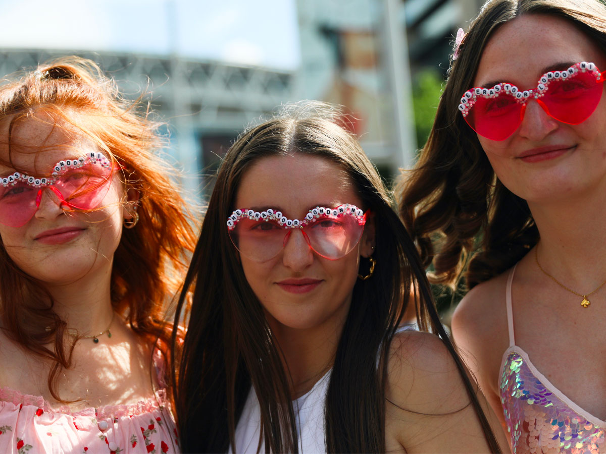 taylor-swift-tour-occhiali-a-cuore