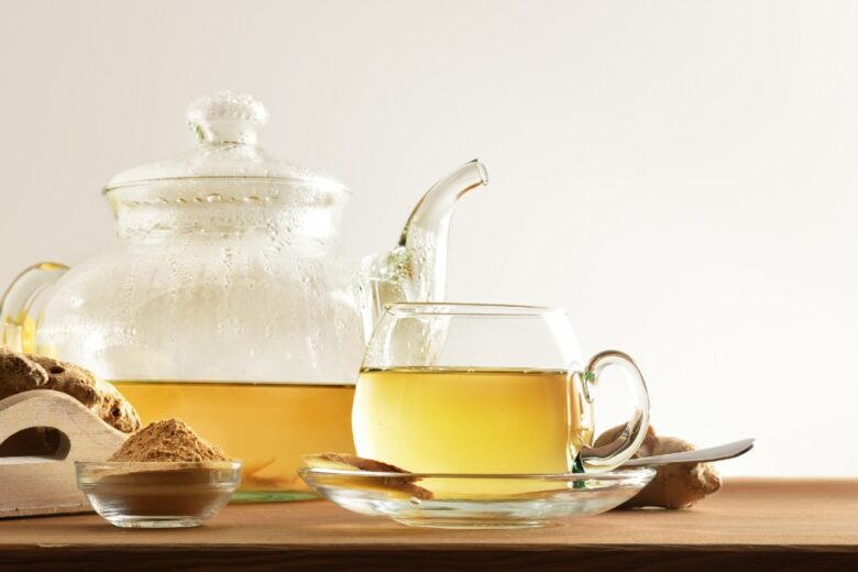 Bevande e infusi detox: cosa bere per sgonfiare la pancia e sentirsi meglio