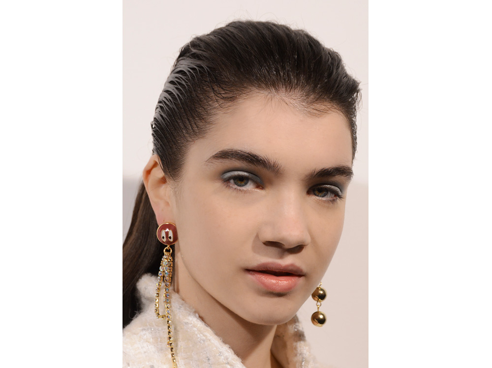 wet-hair-capelli-effetto-bagnato-autunno-inverno-2018-2019-6