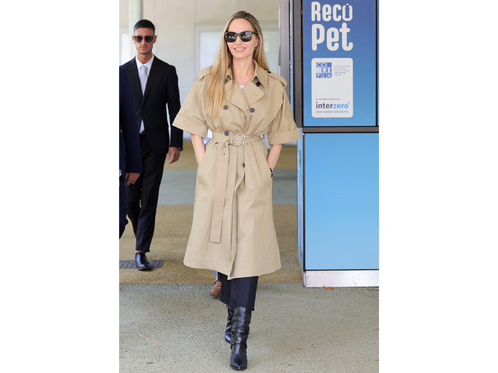 Trench_Angelina_Jolie